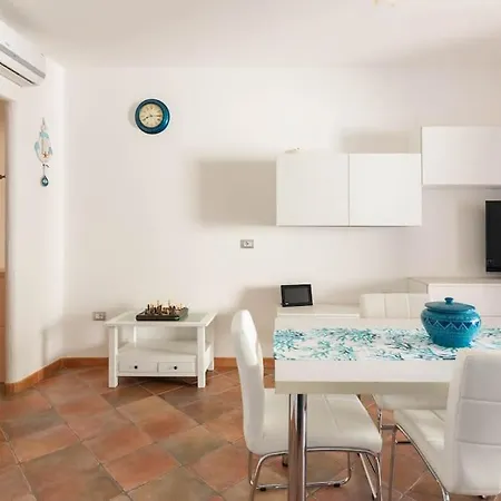 La Casa Bianca A Due Minuti A Piedi Dal Mare Holiday home Castelsardo