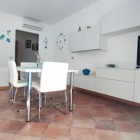 La Casa Bianca A Due Minuti A Piedi Dal Mare Holiday home *